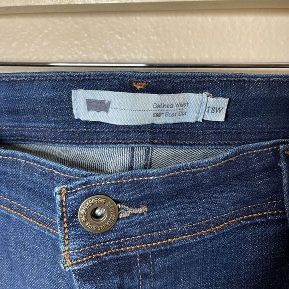 Levi's Jeans Women's 18W Blue 580  Boot Cut Defined Waist Dark Wash - Picture 5 of 11